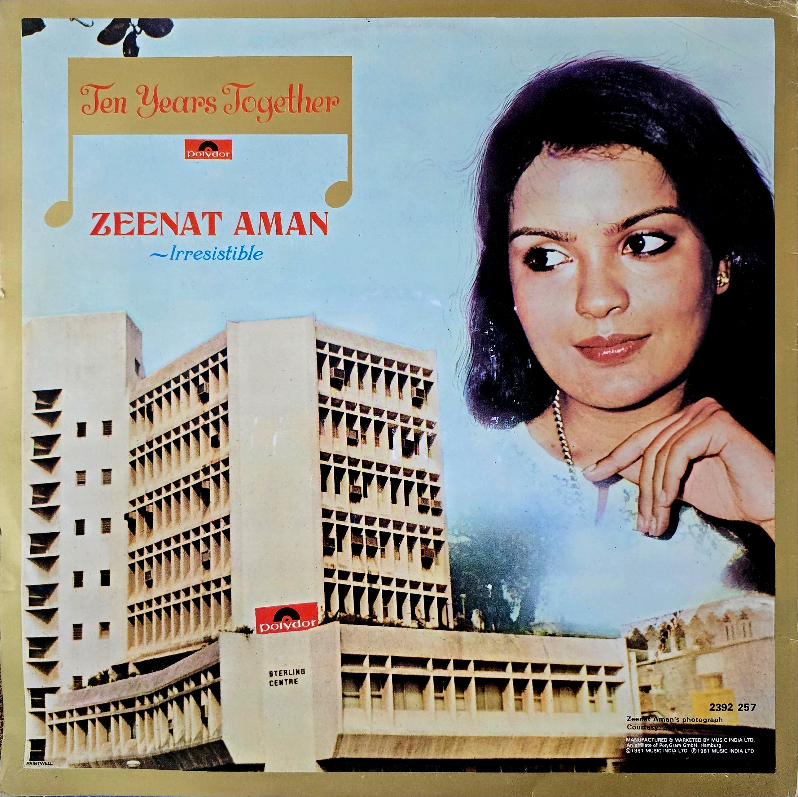 IRRESISTIBLE : ZEENAT AMAN - LP RECORD (POLYDOR / MINT) 2392 257 - thumbnail 3